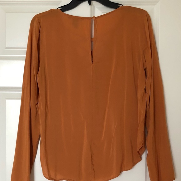 Orange V-neck Blouse 李 - Picture 2 of 2